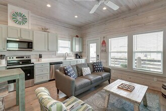 Building Photo - 1924 Eleventh St