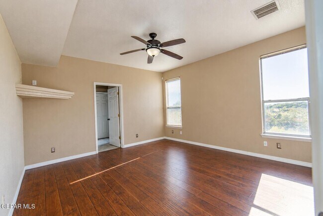 Building Photo - 6520 Grand Ridge Dr