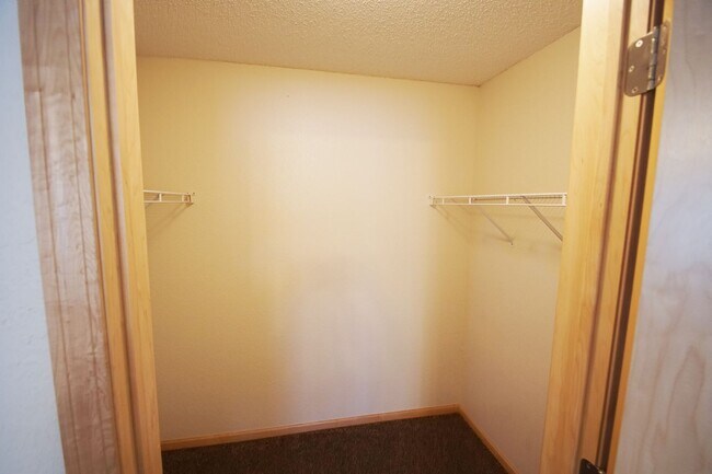 Building Photo - Pinto Suite