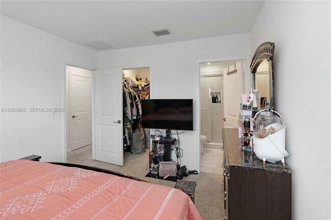 Building Photo - 1052 SE 23rd Ave