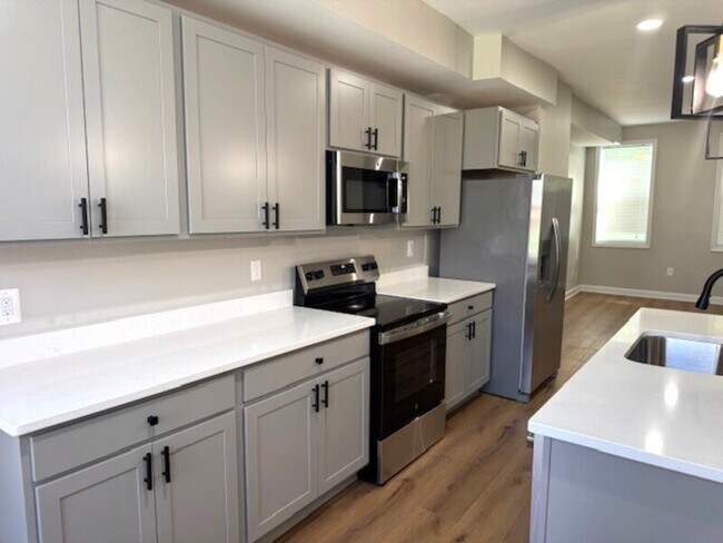 Building Photo - 2216 Whittier Ave