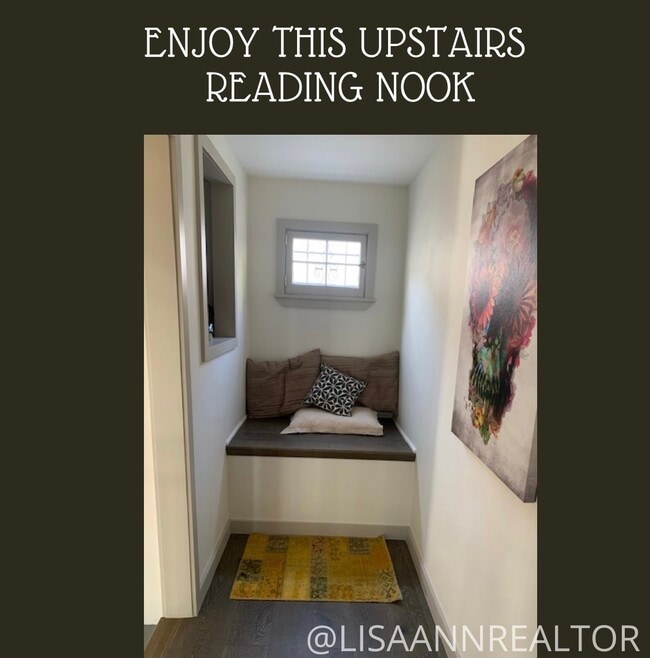 Building Photo - 2568 N Beachwood Dr