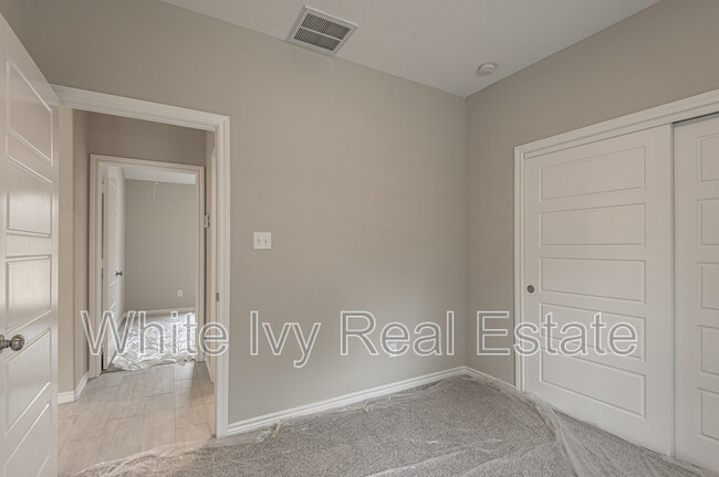 Building Photo - 49 Hickory Bend