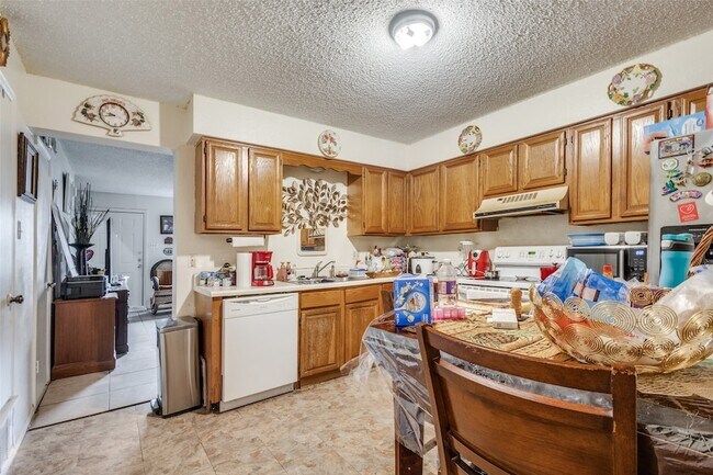 Building Photo - 3067 Olympia Dr