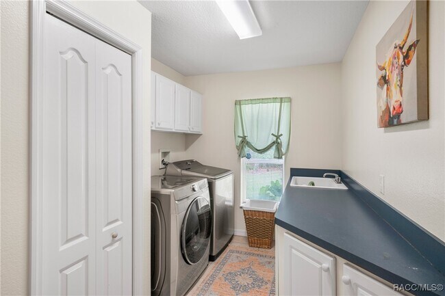 Building Photo - 5 Primula Ct W