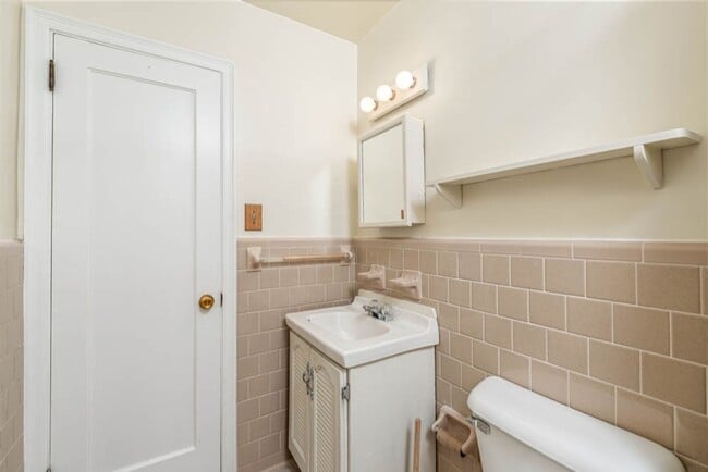Building Photo - Cozy Brick Ranch in Norfolk