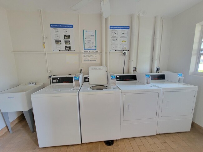 Building Photo - 1340 NE 28th Ave