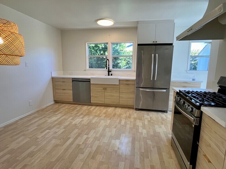 Building Photo - 11552 Braddock Dr