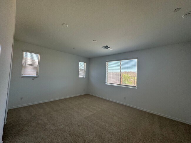 Building Photo - BRAND NEW 4 BEDROOM IN NORTHPOINTE