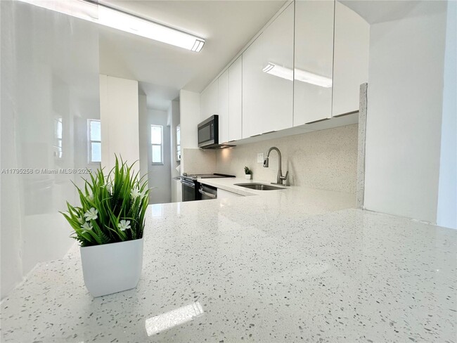Building Photo - 8051 S Colony Cir