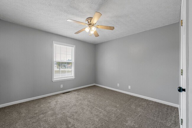 Building Photo - Oak Grove Cutie for Rent!