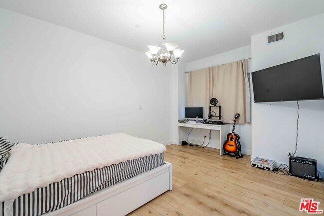 Building Photo - 20318 Blythe St