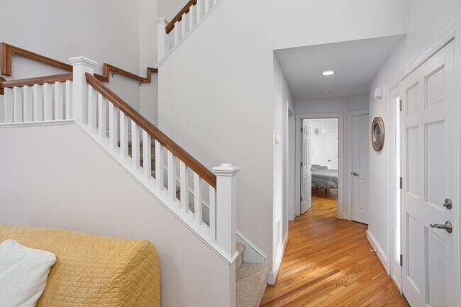 Building Photo - Contemporary 3-Bedroom 2-Bath Townhome in Chapel Hill Close to UNC and Hospital!