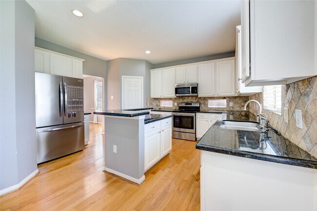 Building Photo - 1731 Maryvale Dr