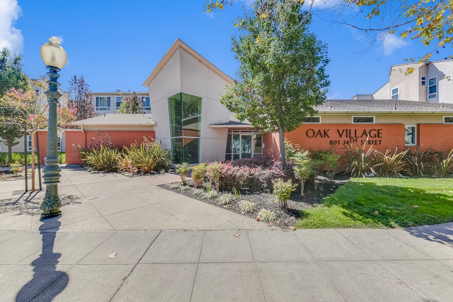 Primary Photo - Oak Village