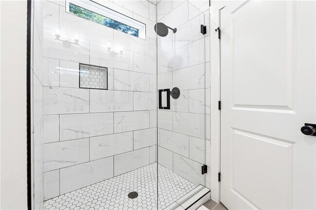 Building Photo - 951 Longley Ave NW