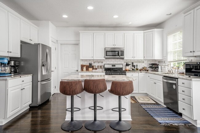 Building Photo - 7179 Fernridge Dr