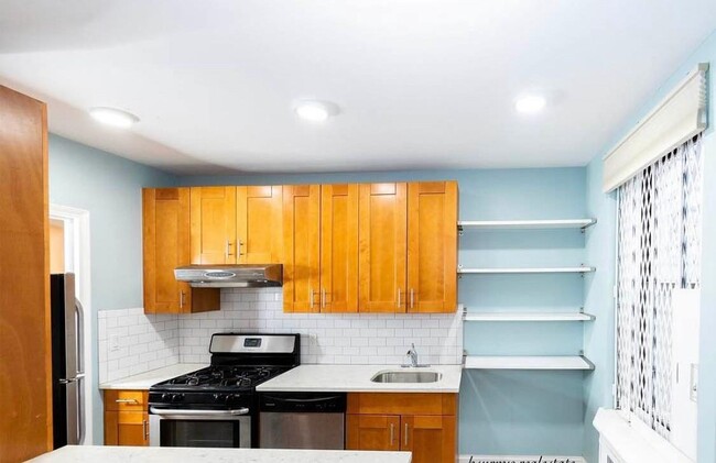 Building Photo - 41-09 41st St