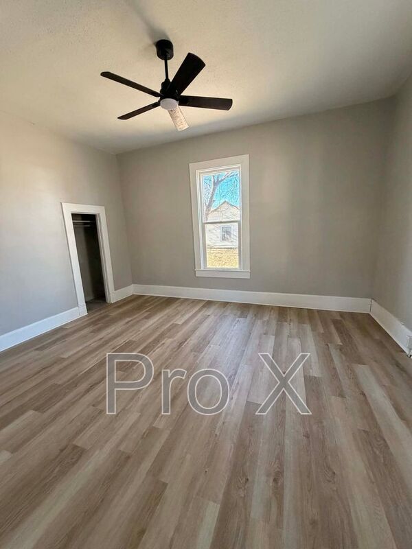 Building Photo - 1230 W 9th St