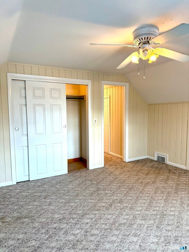 Building Photo - 40 Bassett St