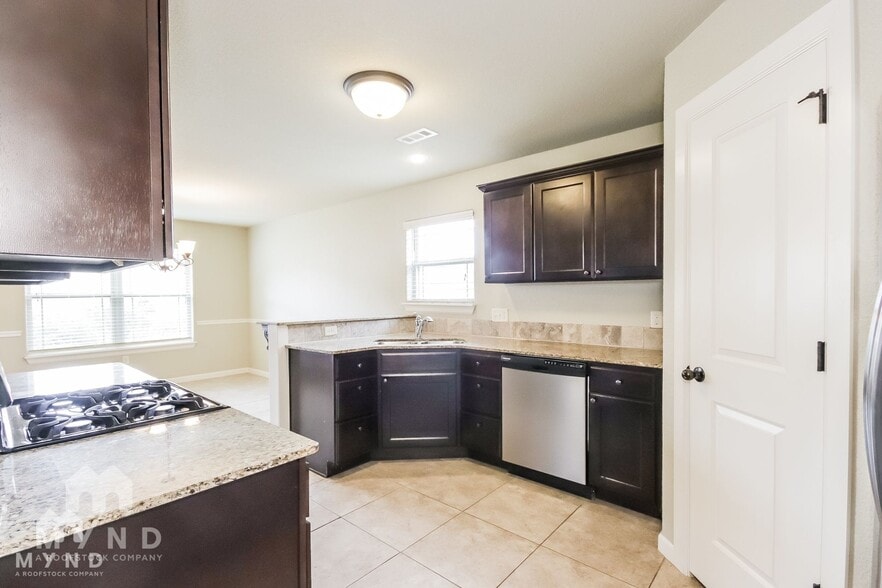 Building Photo - 421 Carlson St