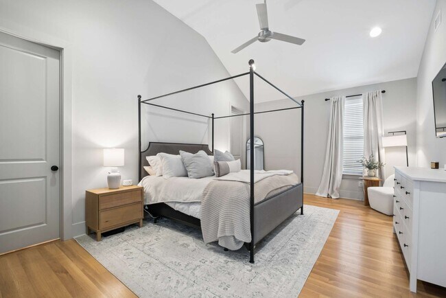 Building Photo - 6368 Alamo Pl