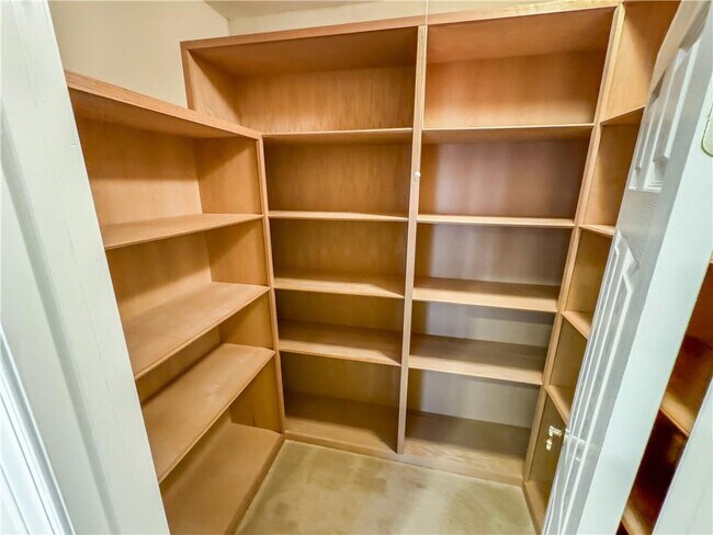 Building Photo - 2000 Sterling Ct