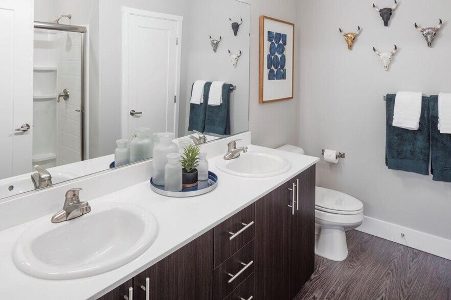 Building Photo - 1075 SW 160th Ave