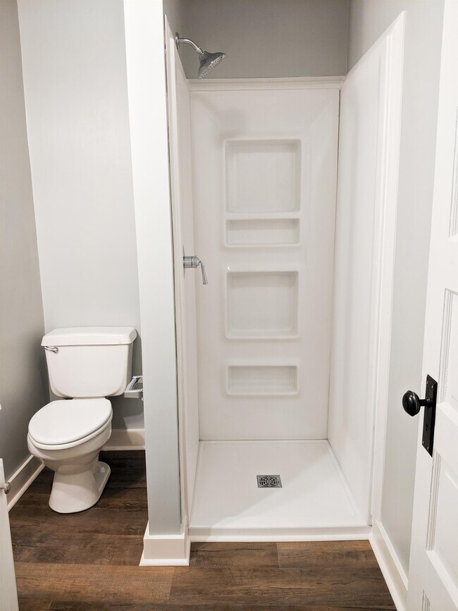 Building Photo - 7 N Front St