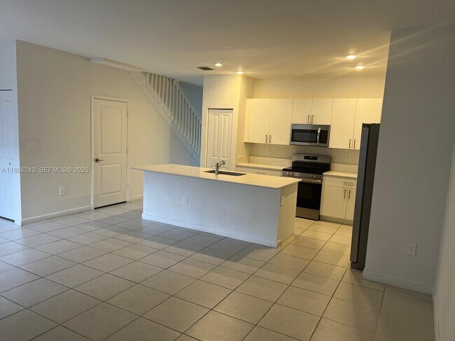 Building Photo - 26413 SW 149th Ave