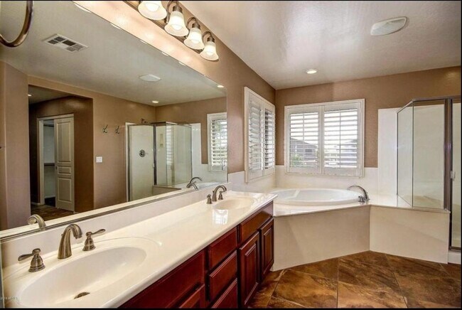 Building Photo - Stunning 4BR House in Phoenix with sparkling pool, resort style backyard and solar panles