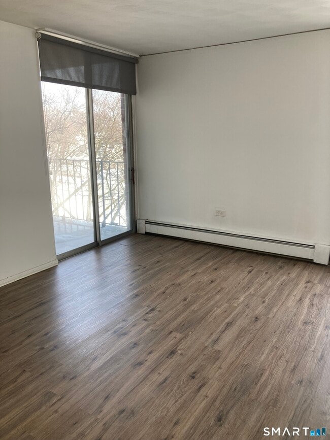 Building Photo - 87 Glenbrook Rd