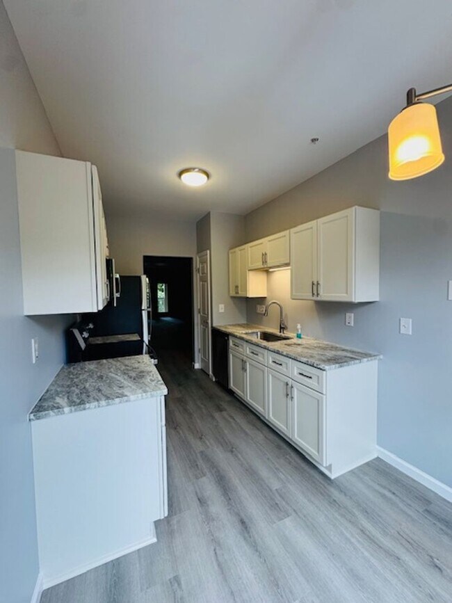 Building Photo - CORNERSTONE ~ RENOVATED CONDO ~ 2 BED, 2 B...
