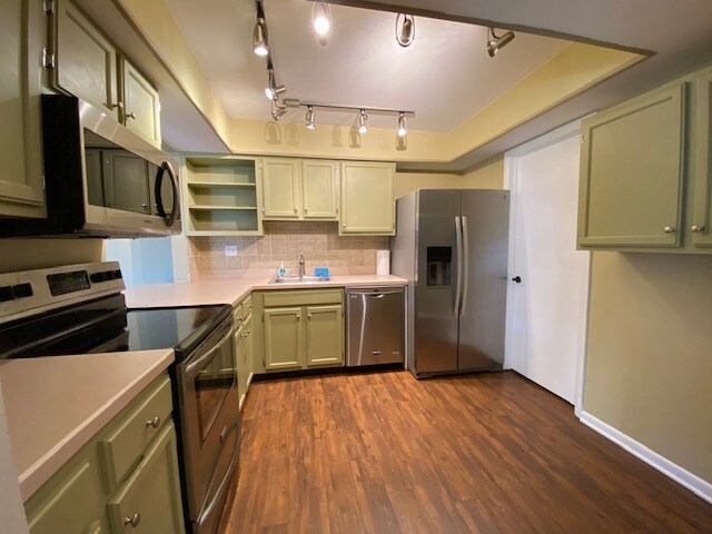 Kitchen - 502 Portsmouth Ct