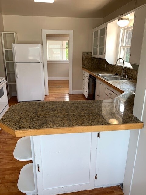 Kitchen - 2717 Mill Ave