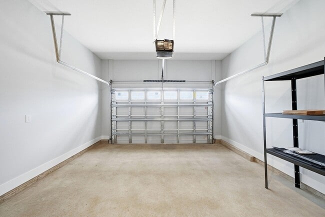 Building Photo - 323 Suwannee Dr