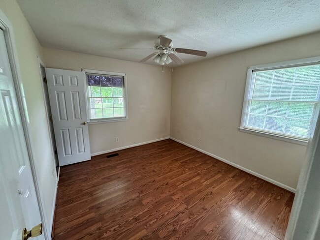 Building Photo - 3018 Delano Pl
