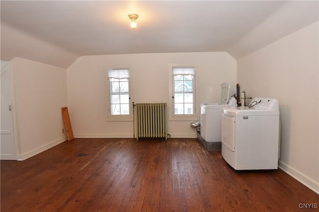 Building Photo - 2318 Genesee St