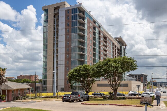 Building Photo - Avenir