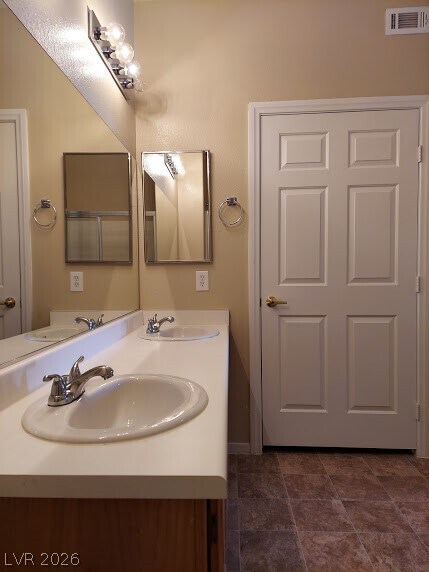 Building Photo - 3400 Cabana Dr