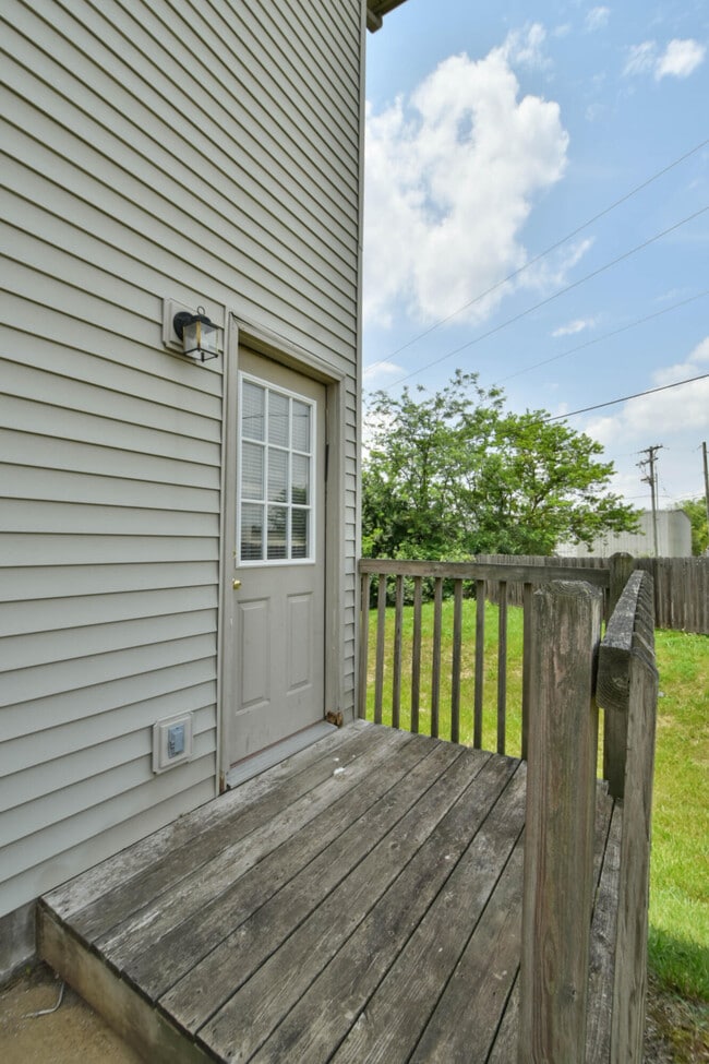 Building Photo - 537 Deaton Pl