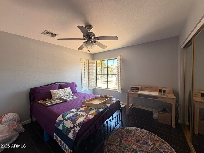 Building Photo - 9418 W Tonto Ln