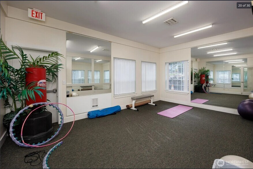 Building Photo - 16817 Larch Way