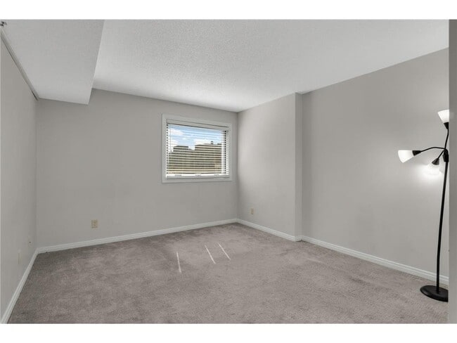 Building Photo - 66 9th St E