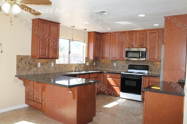 Building Photo - 8636 Oleander Ave