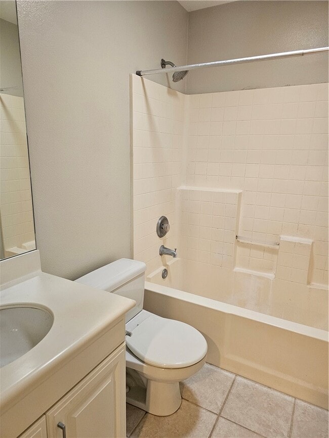 Building Photo - 16090 Valley Oak Dr