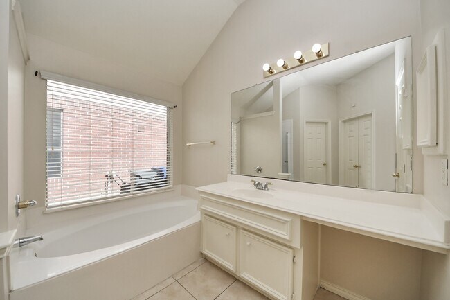 Building Photo - 7207 Glenbank Way