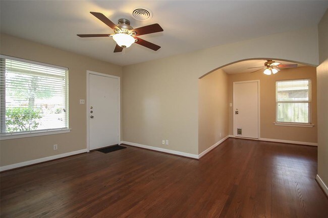 Building Photo - 5036 De Milo Dr