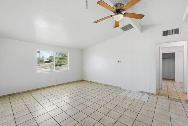 Building Photo - 2118 S Campbell Ave