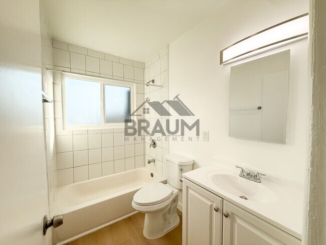 Building Photo - 13129 Oxnard St